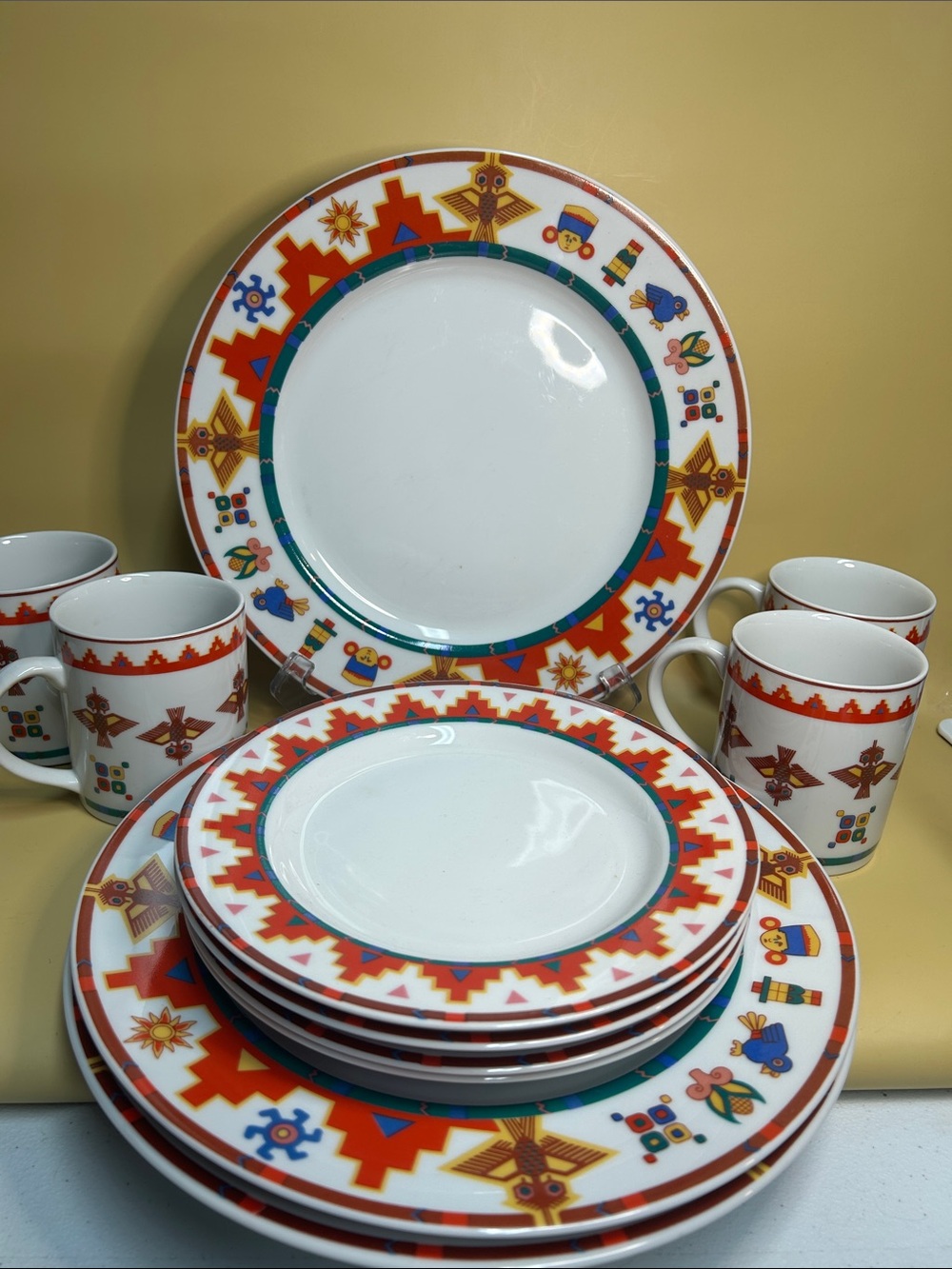 Kopin Fine Porcelain Aztek Indonésie Dinnerware set of 11 pcs